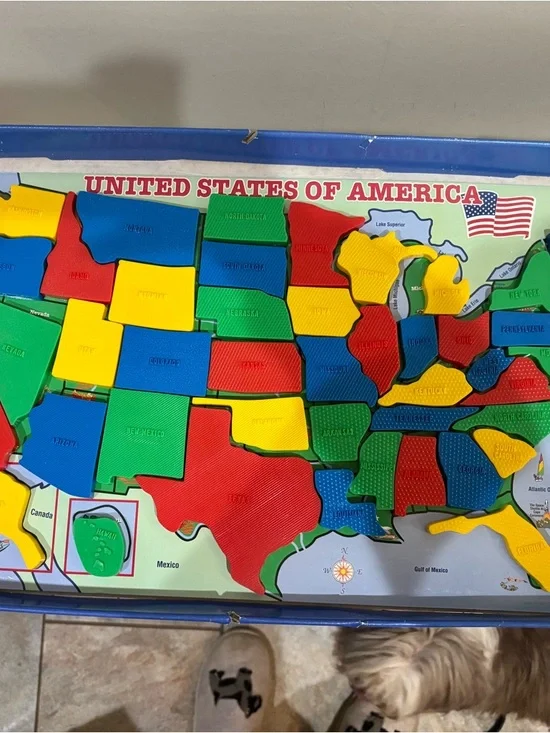 Magnetic USA Map Puzzle - Educational Kids Puzzle in Blue, Green, Yellow, Red - Picture 2 of 5